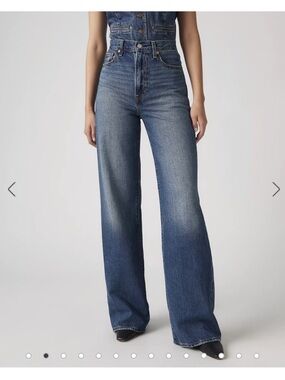 Levi's High-Rise Wide Leg Jeans in Medium Blue Wash